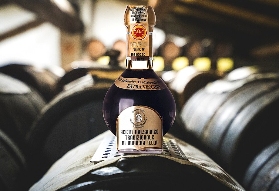 Aceto Balsamico tradizionale di Modena, Flasche und Fässer ... Aceto Balsamico tradizionale di Modena, Flasche und Fässer ...